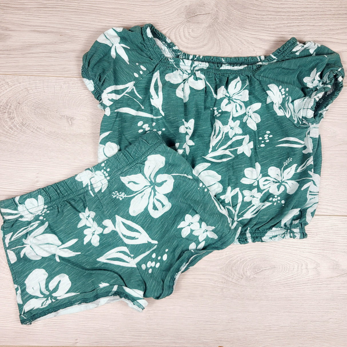 Carters green floral print 2pc set. Size 5T