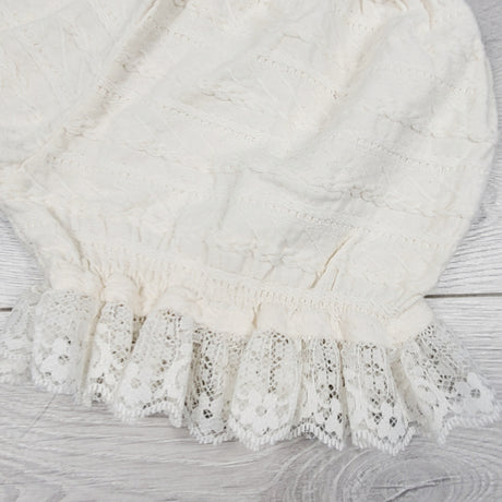 Cream coloured textured bloomers with lace trim. Sizes like 2/3T