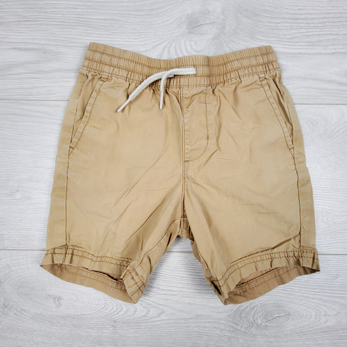 Old Navy tan drawstring shorts. Size 3T