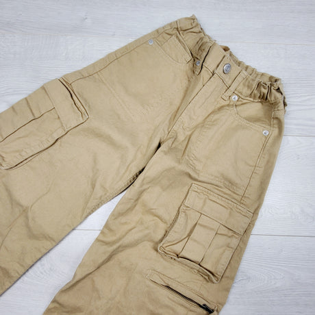 Gap tan super wide leg cargo pants. Size 7
