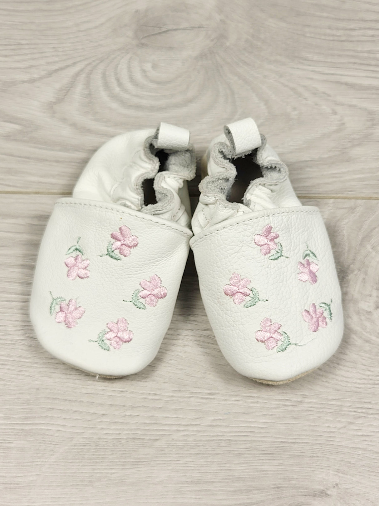 Joe white leather floral print soft soled shoes. Size 0-6 months