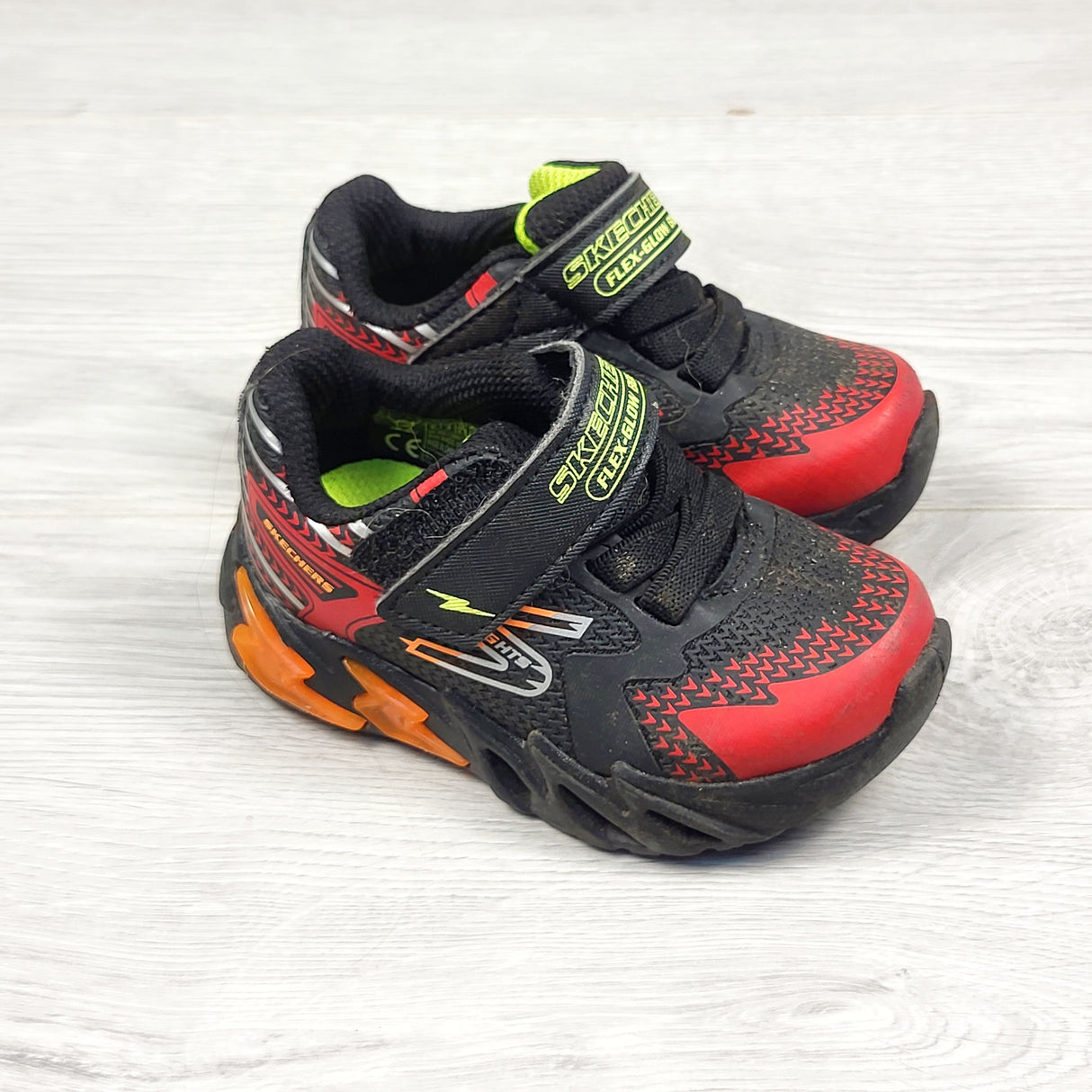 Skechers light up running shoes. Size 5