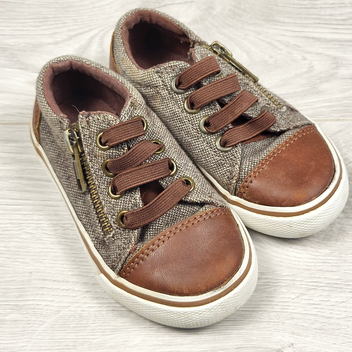 Cat and Jack brown and tweed sneakers. Size 6
