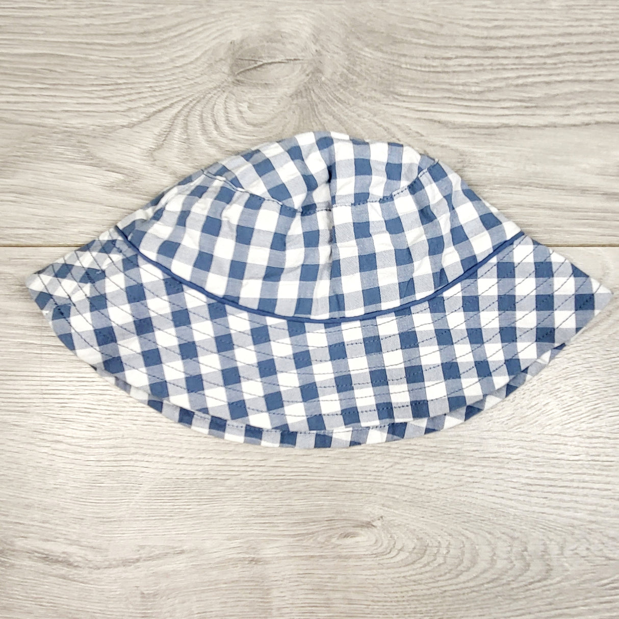 Blue checked bucket hat. Size 0-6 months