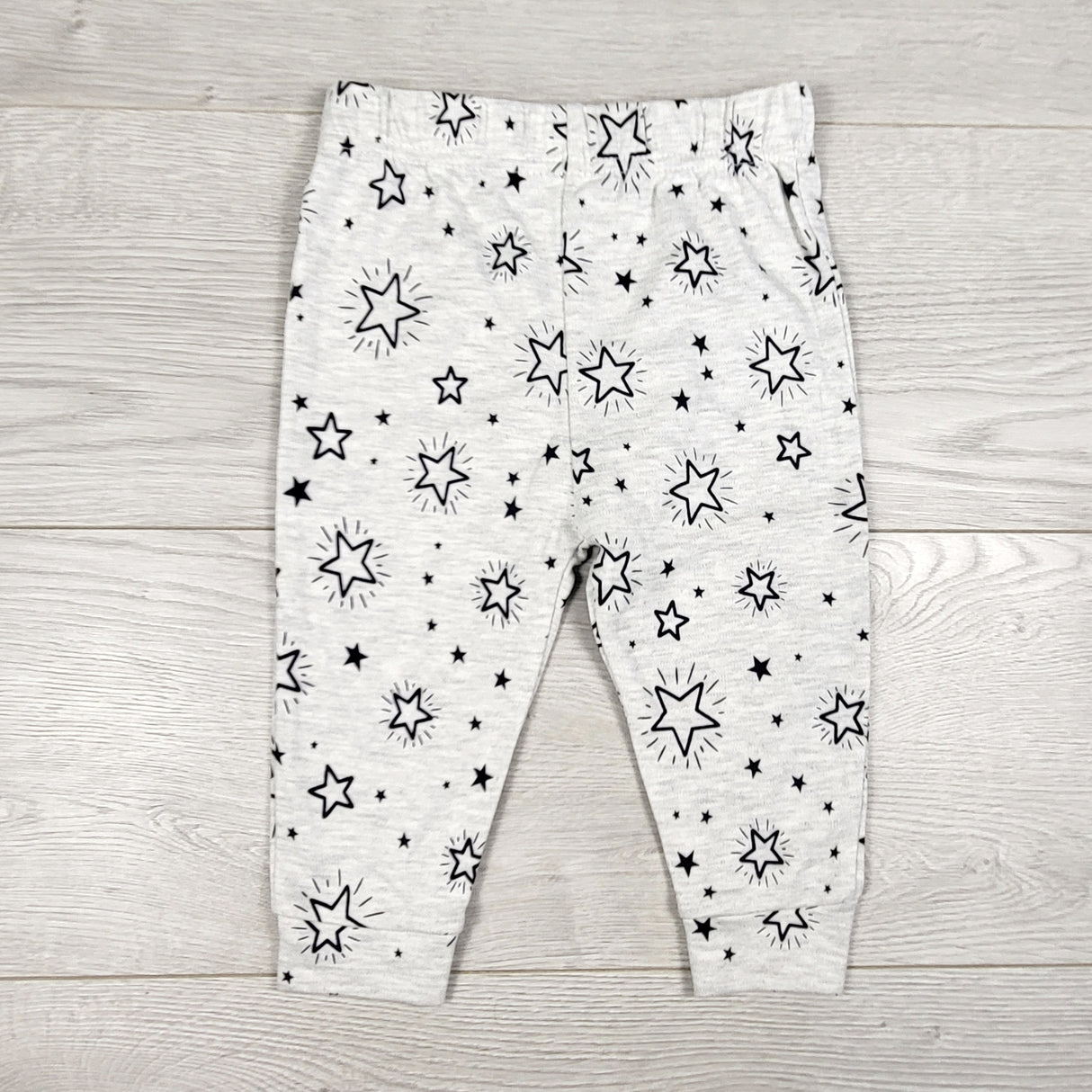 Hola Mundo grey pants with stars. Size 6-9 months
