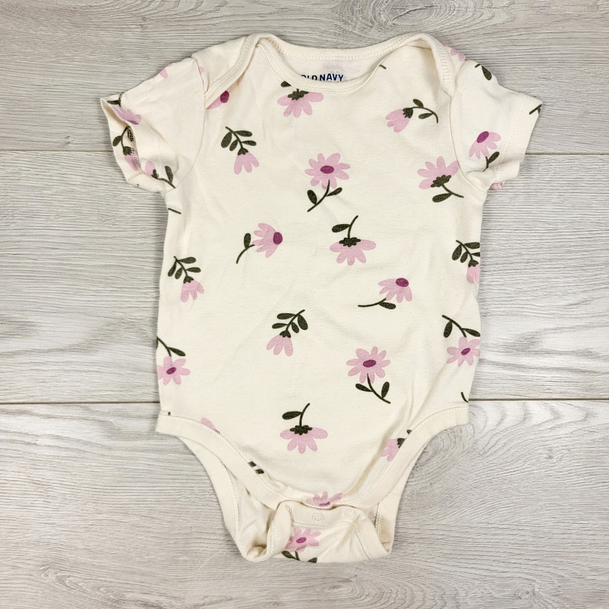 Old Navy cream coloured floral print bodysuit. Size 12-18 months