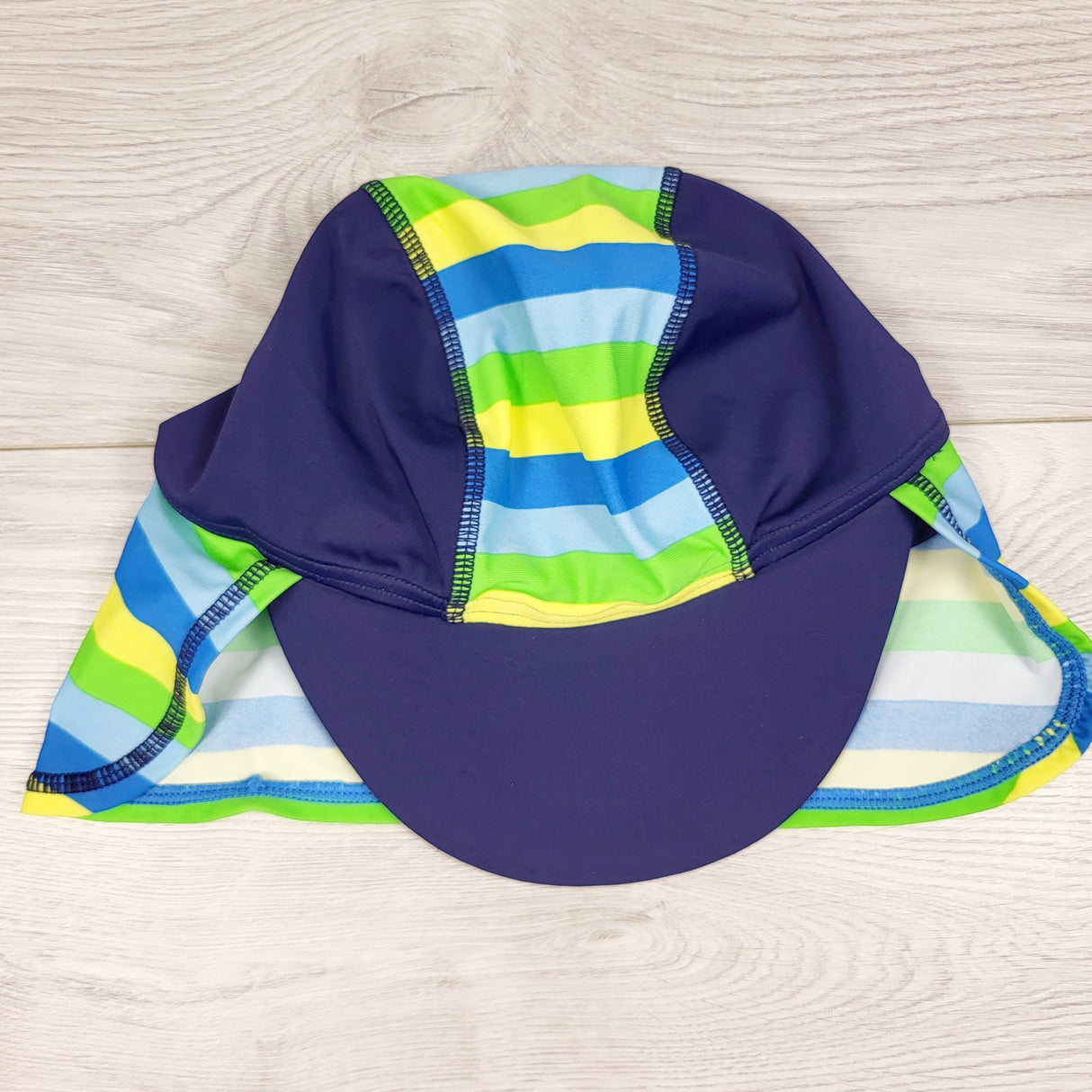 Navy sun hat with neck protection. Approx 3 to 5 years