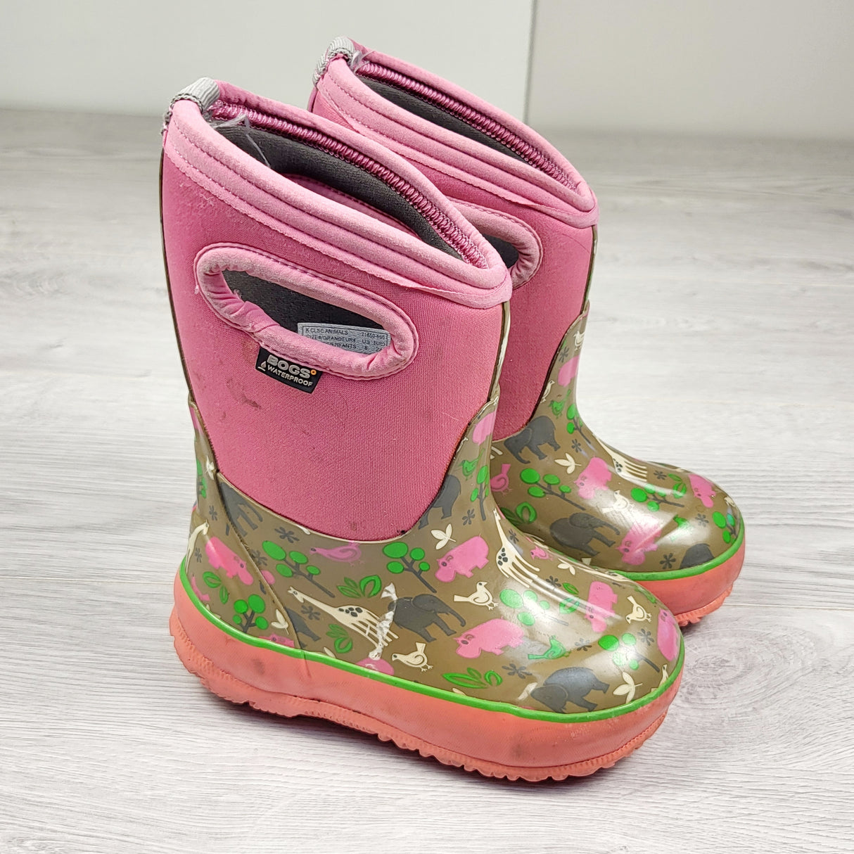 Bogs rain boots with jungle animals. Size 8 (sorry, no shipping)