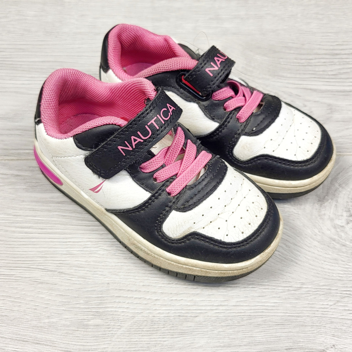 Nautica sneakers. Size 8