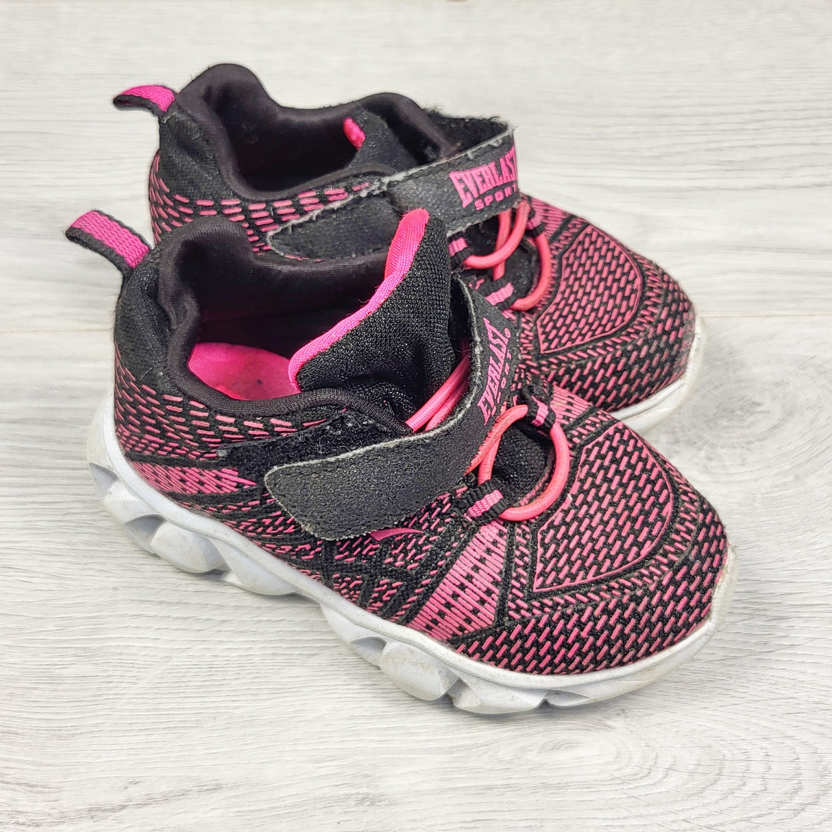 Everlast pink and black running shoes. Size 7