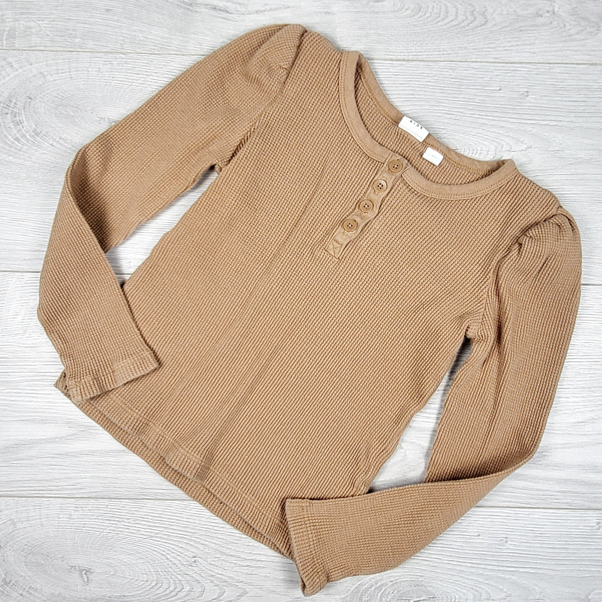 Gap tan waffle knit puff sleeve top. Size small (6/7)