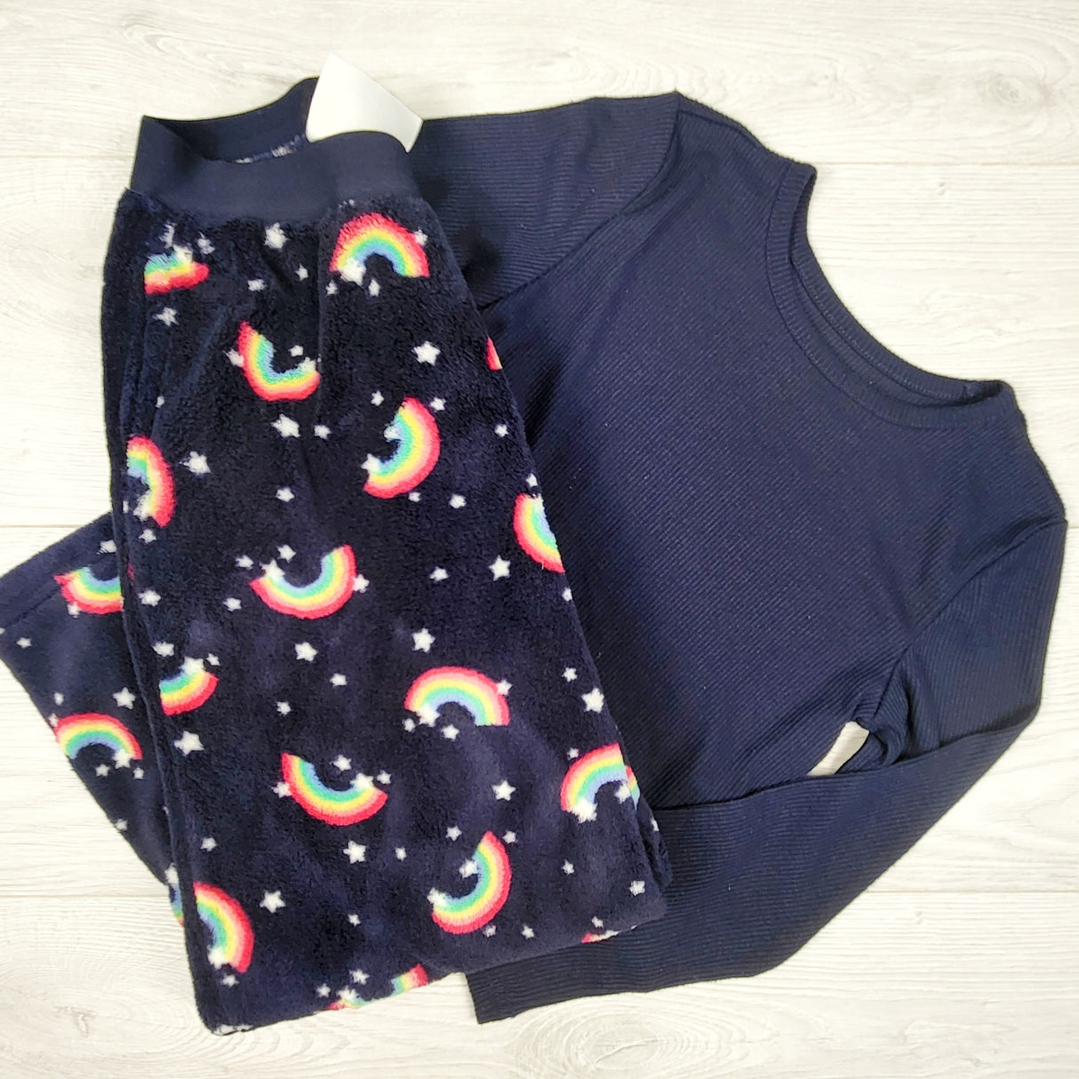 Gap navy 2pc sleep set with rainbows (pants are plush.) Size 6