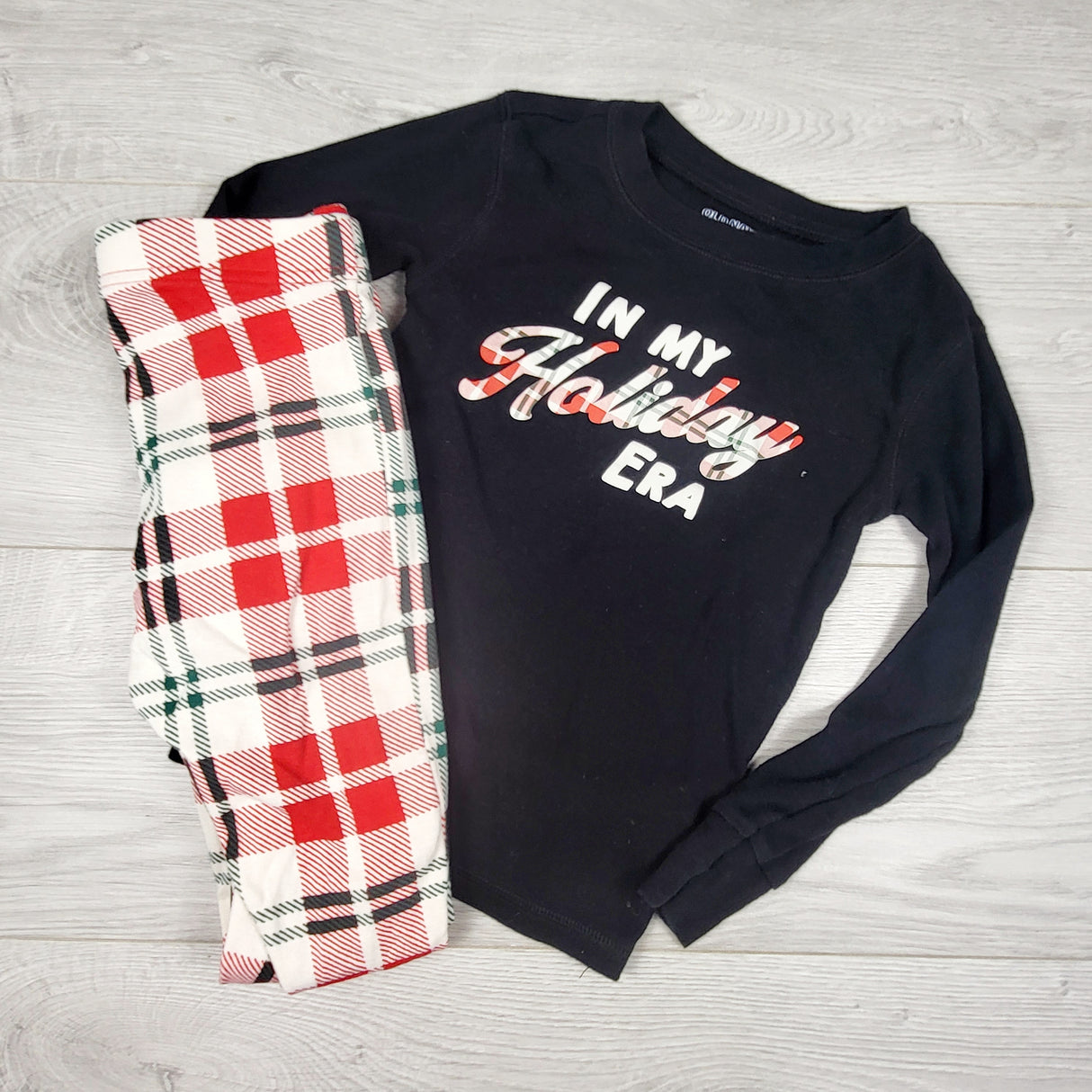 Old Navy 2pc "In My Holiday Era" PJs. Size 6