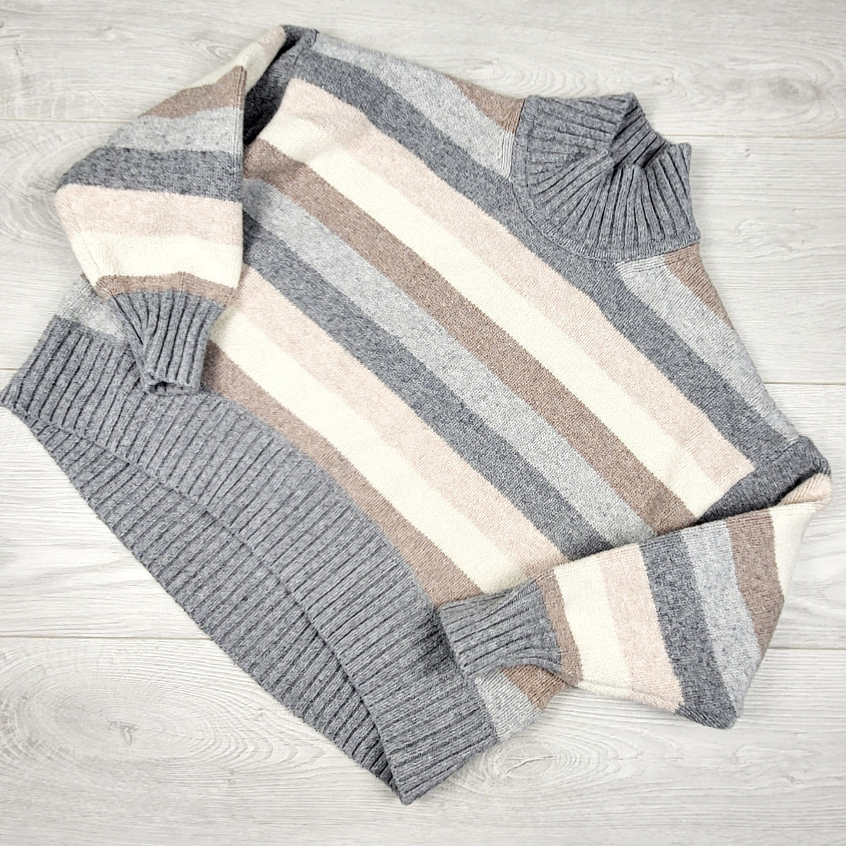 Gap striped cropped sweater. Size small (6/7)