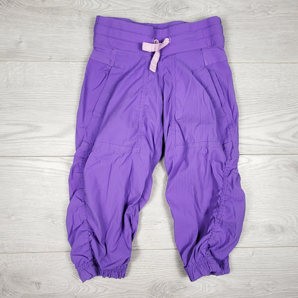 Ivivva (Lululemon) purple cropped active pants. Size 6
