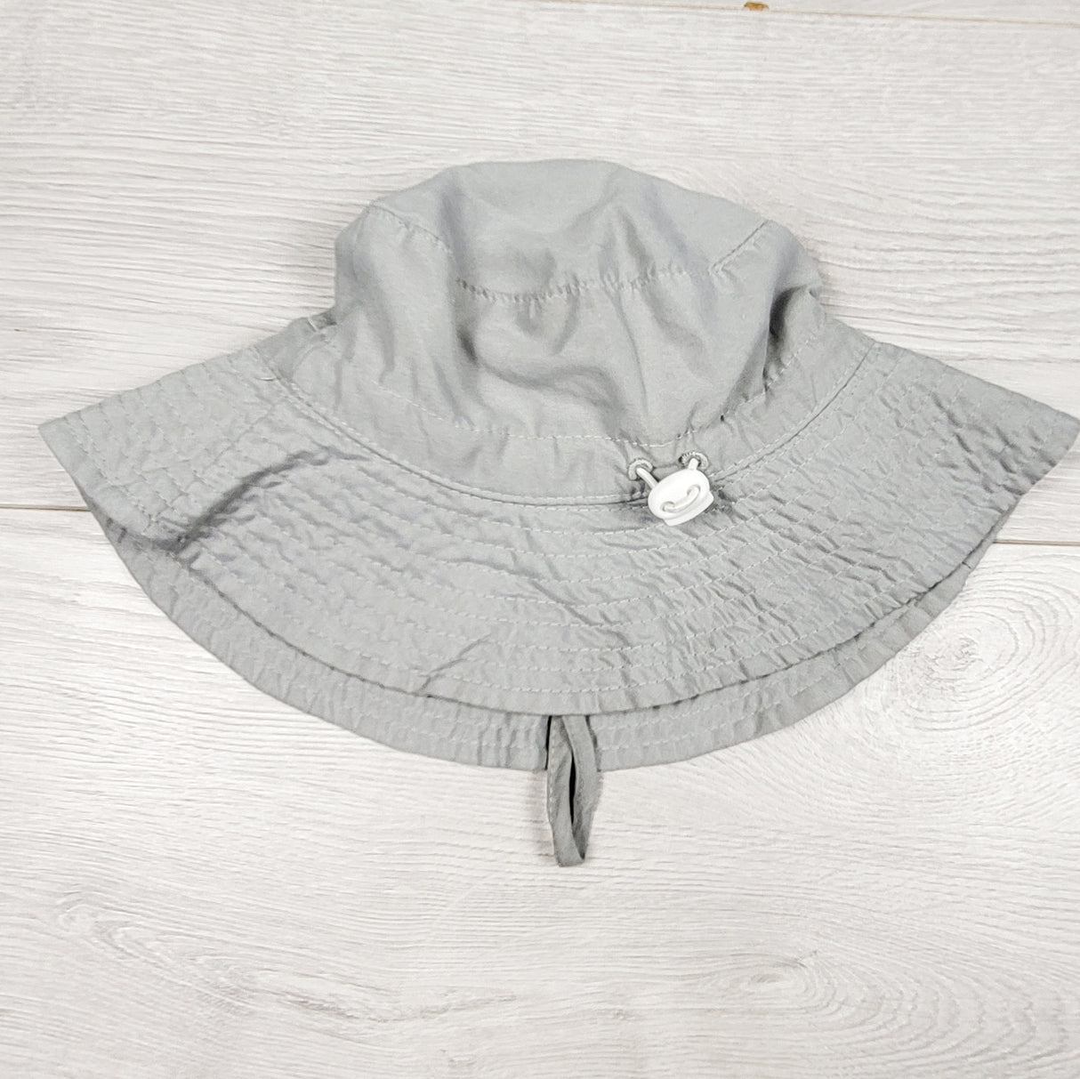 Grey sun hat with chin strap. Size 50 cm (1-3 Years)