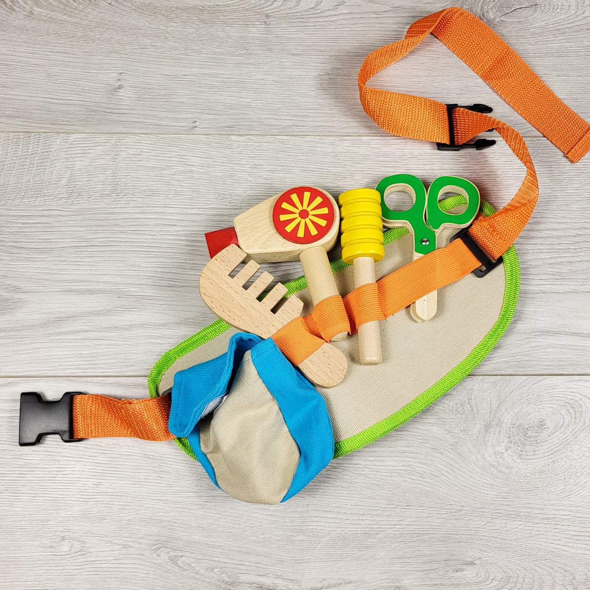Small Foot wooden hairdresser belt