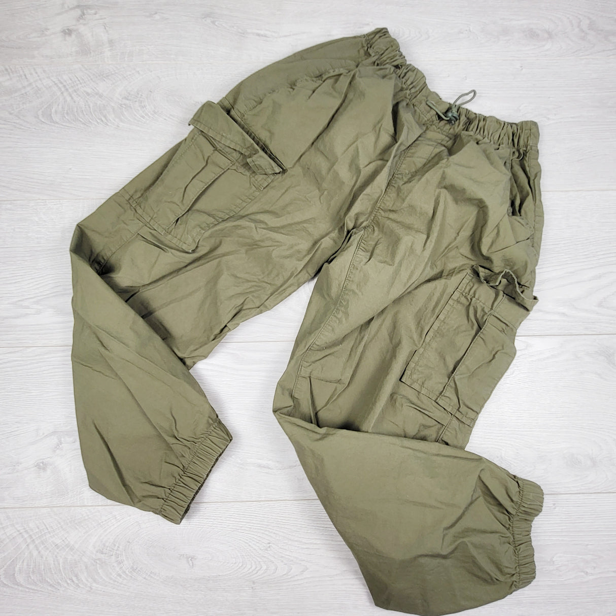 Gap olive green parachute style pants. Size 10