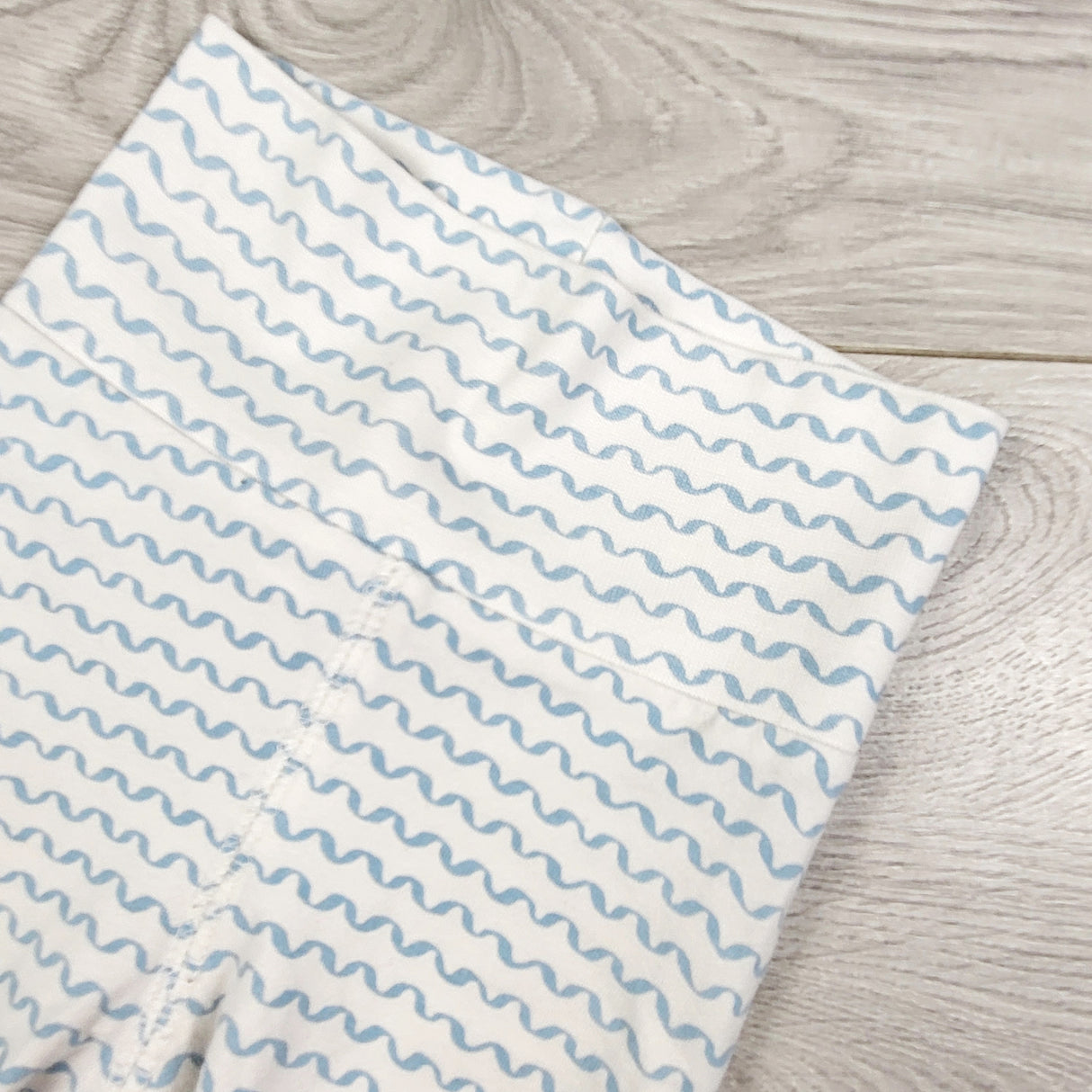 H and M wave print leggings. Size 2-4 months