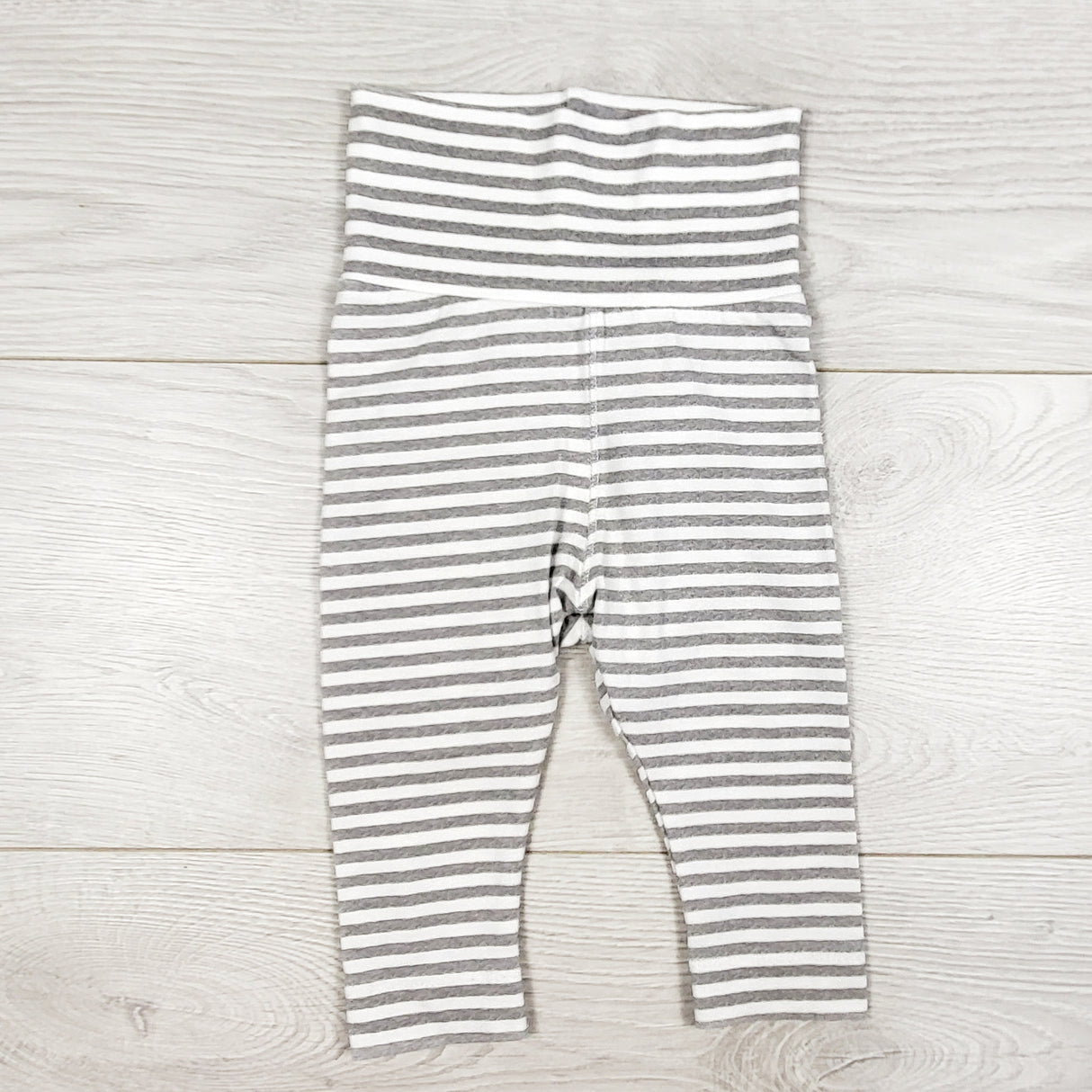 H and M grey striped organic cotton leggings. Size 2-4 months