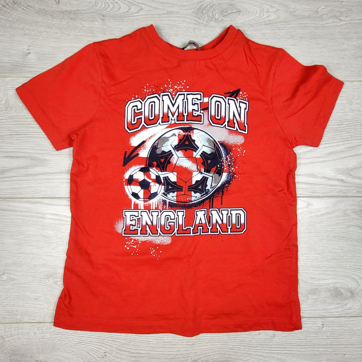 George grey England soccer t-shirt. Size 6/7