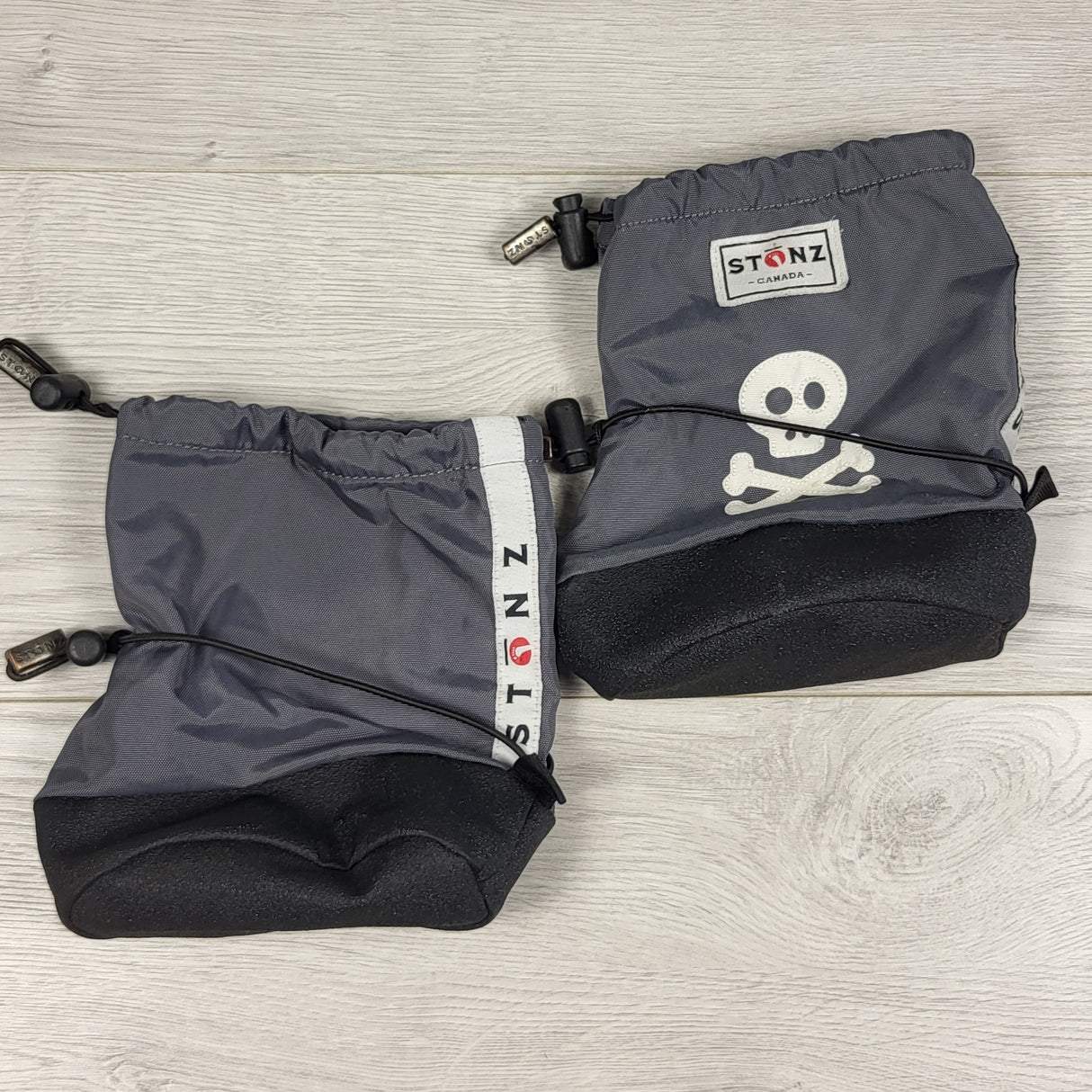 Stonz grey waterproof booties with skull and crossbones. Size medium (6-18 months)