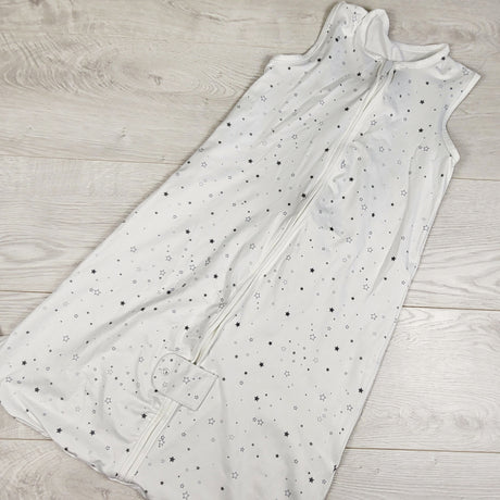 Totaha white lightweight sleep sack with blue stars. Size medium (6-15 months)