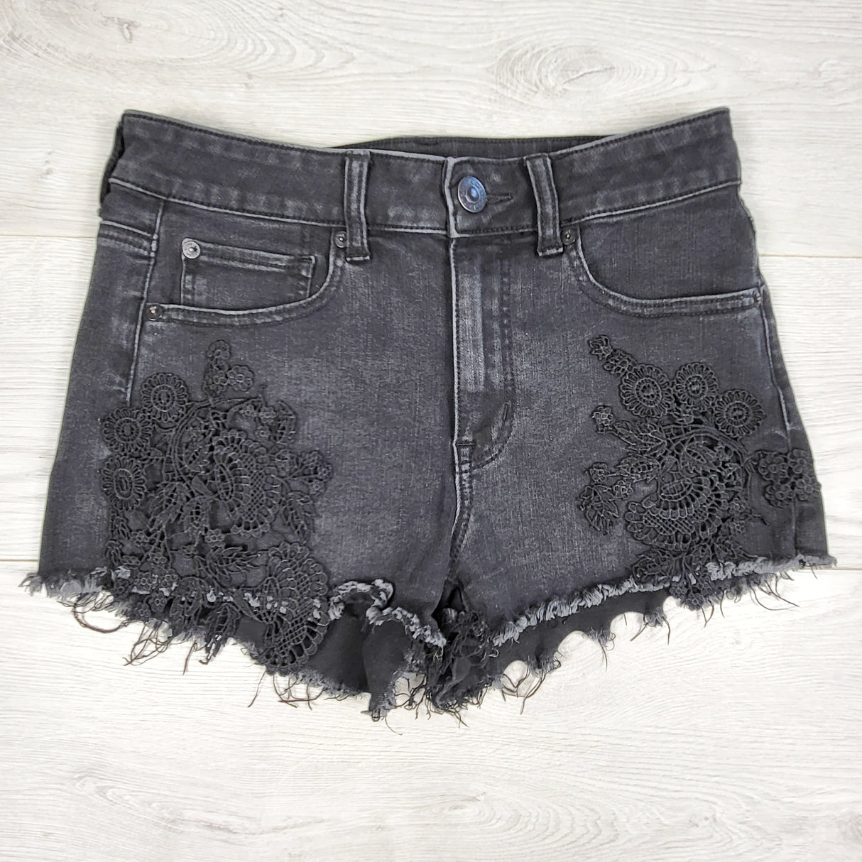 American Eagle cut-off jean shorts. ADULT size 4