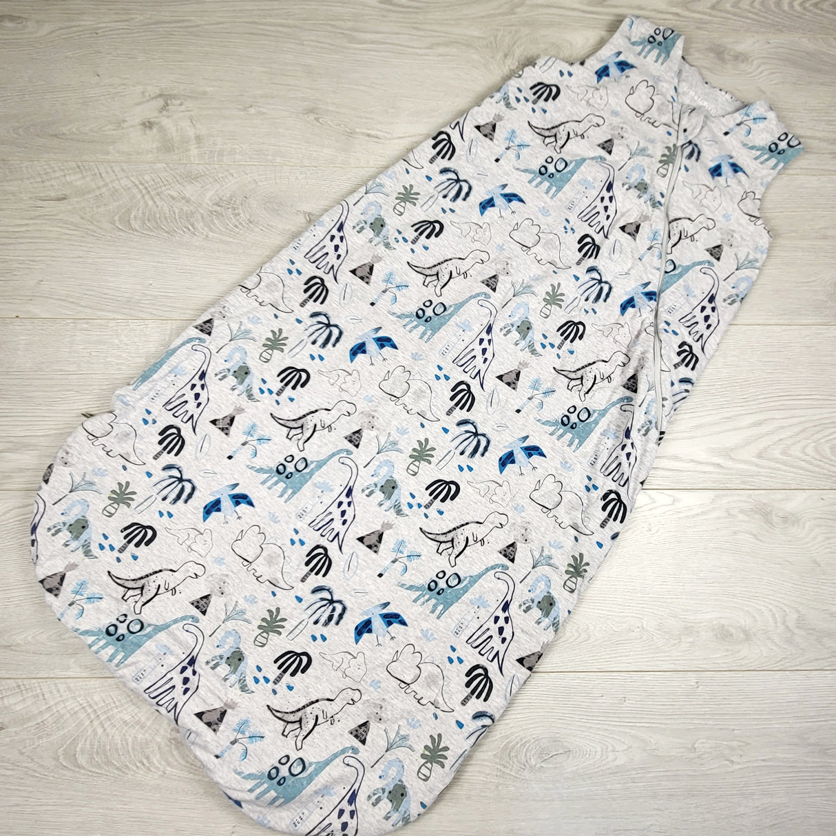 Loulou Lollipop grey dinosaur print sleep sack. Size 18-36 months