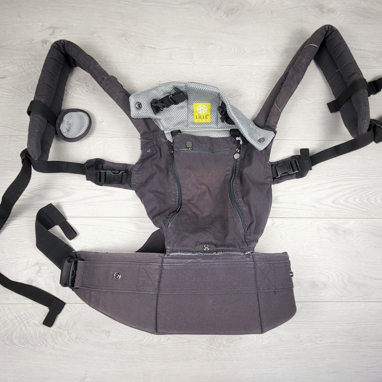 LÍLLÉbaby Complete Airflow baby carrier in charcoal gray (sorry, no shipping)