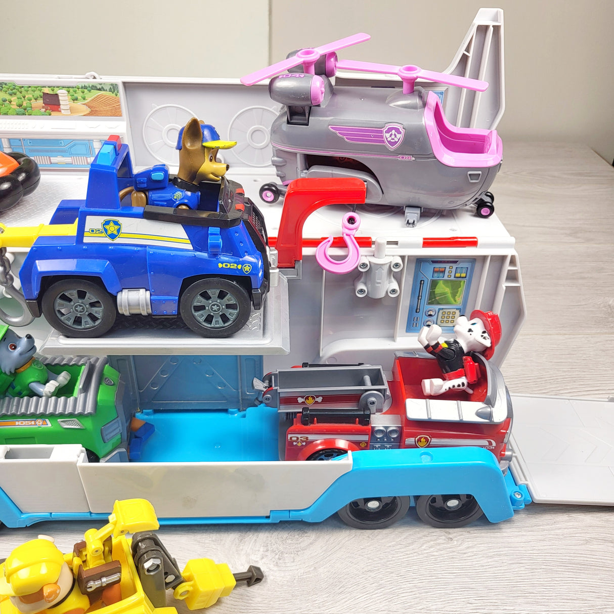 PAW Patrol Transforming PAW Patroller team vehicle toy set (sorry, no shipping)