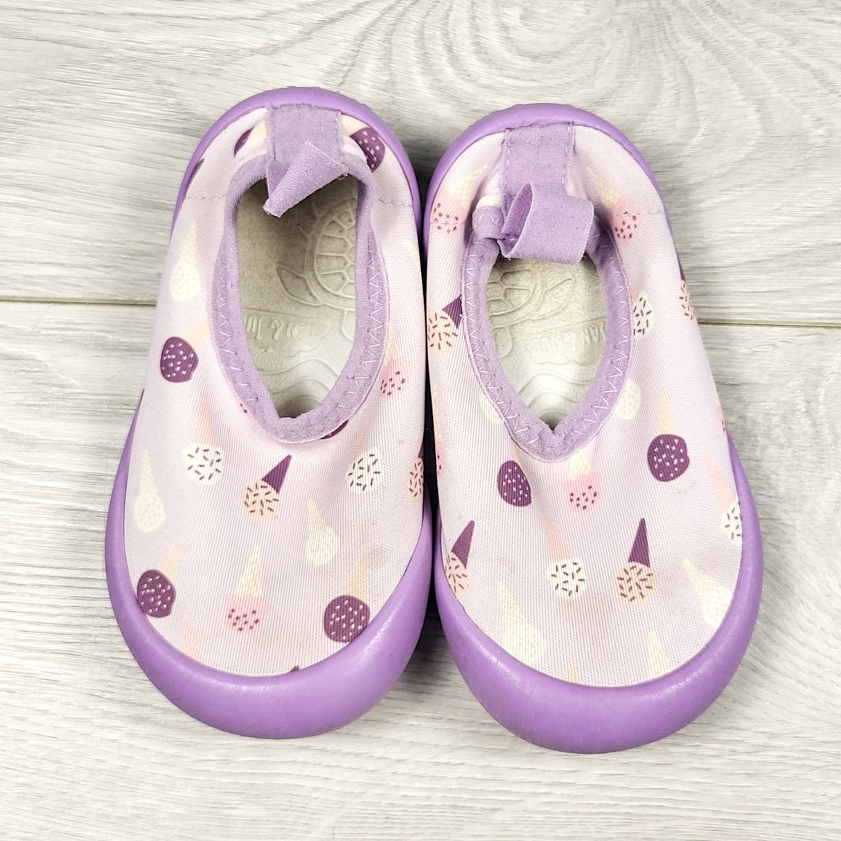 Jan and Jul neoprene water shoes. Size 6