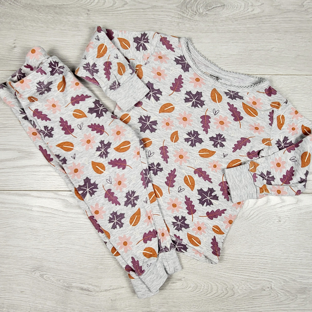 George grey Autumn themed 2pc PJs. Size 12-18 months