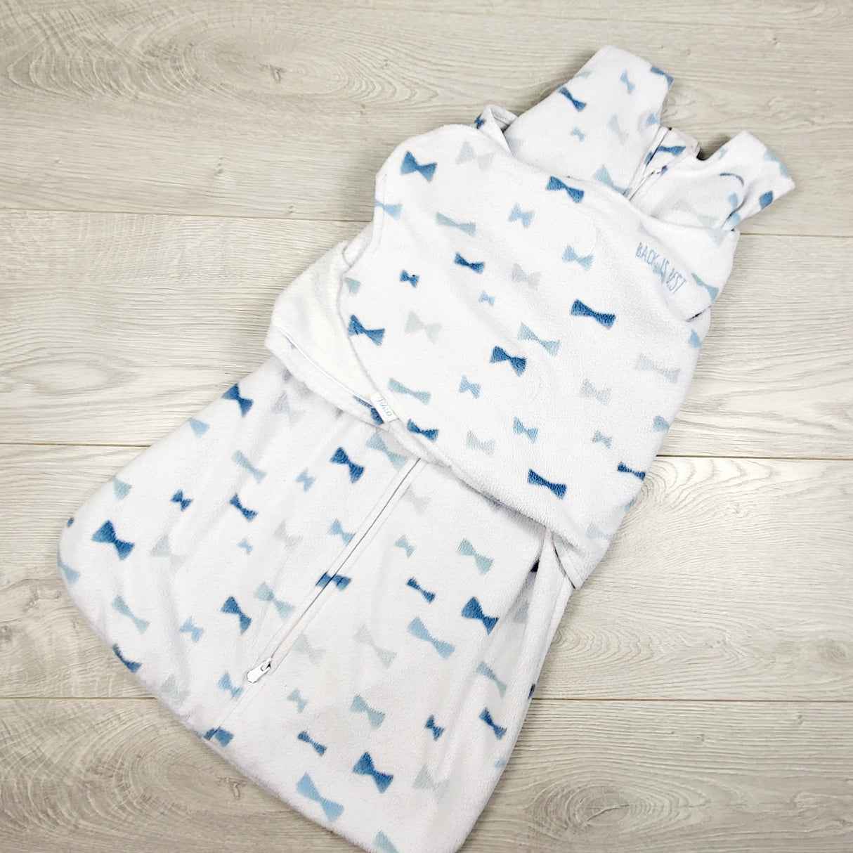 Halo fleece swaddle sleep sack with bows. Size 3-6 months