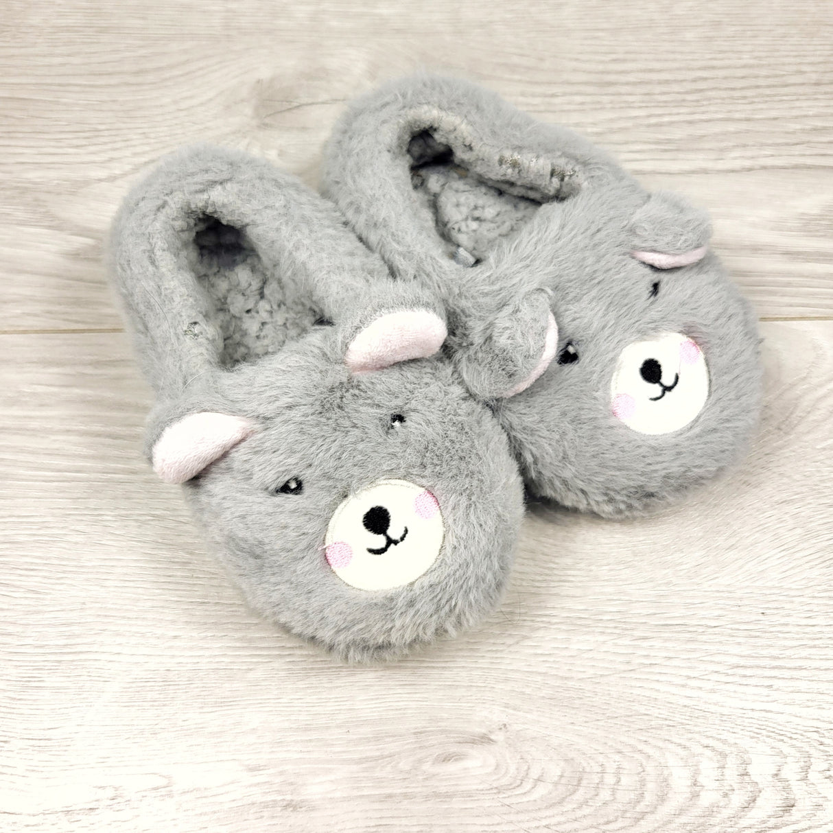 Grey plush bear slippers with rubber soles. Size 5/6