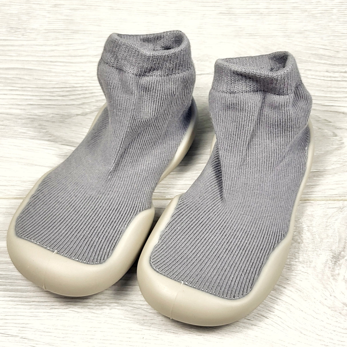 NEW - Tiny Explorings grey sock shoes. Size 8/9 (toddler)