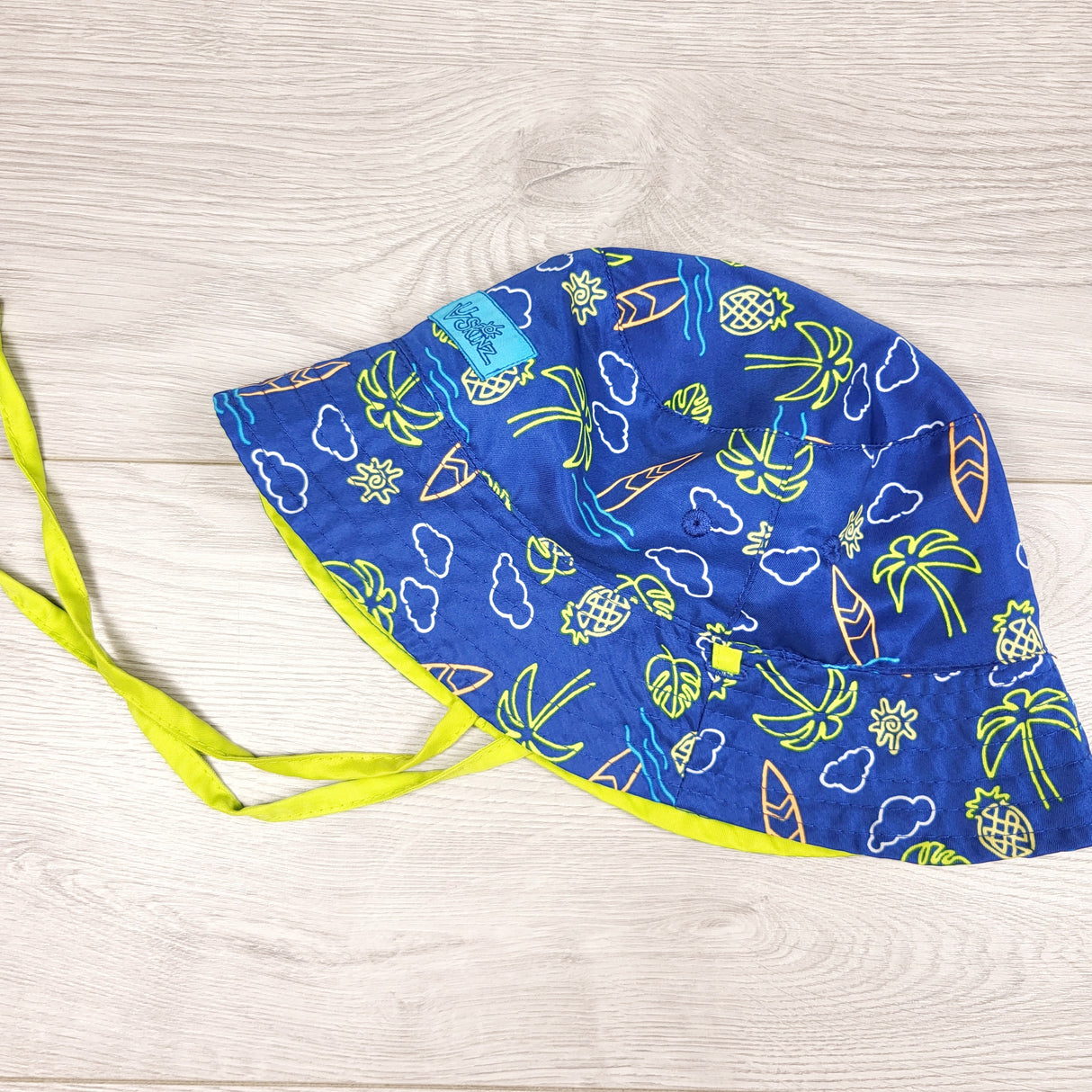 UV Skinz blue reversible bucket hat with beach theme. Size 2T