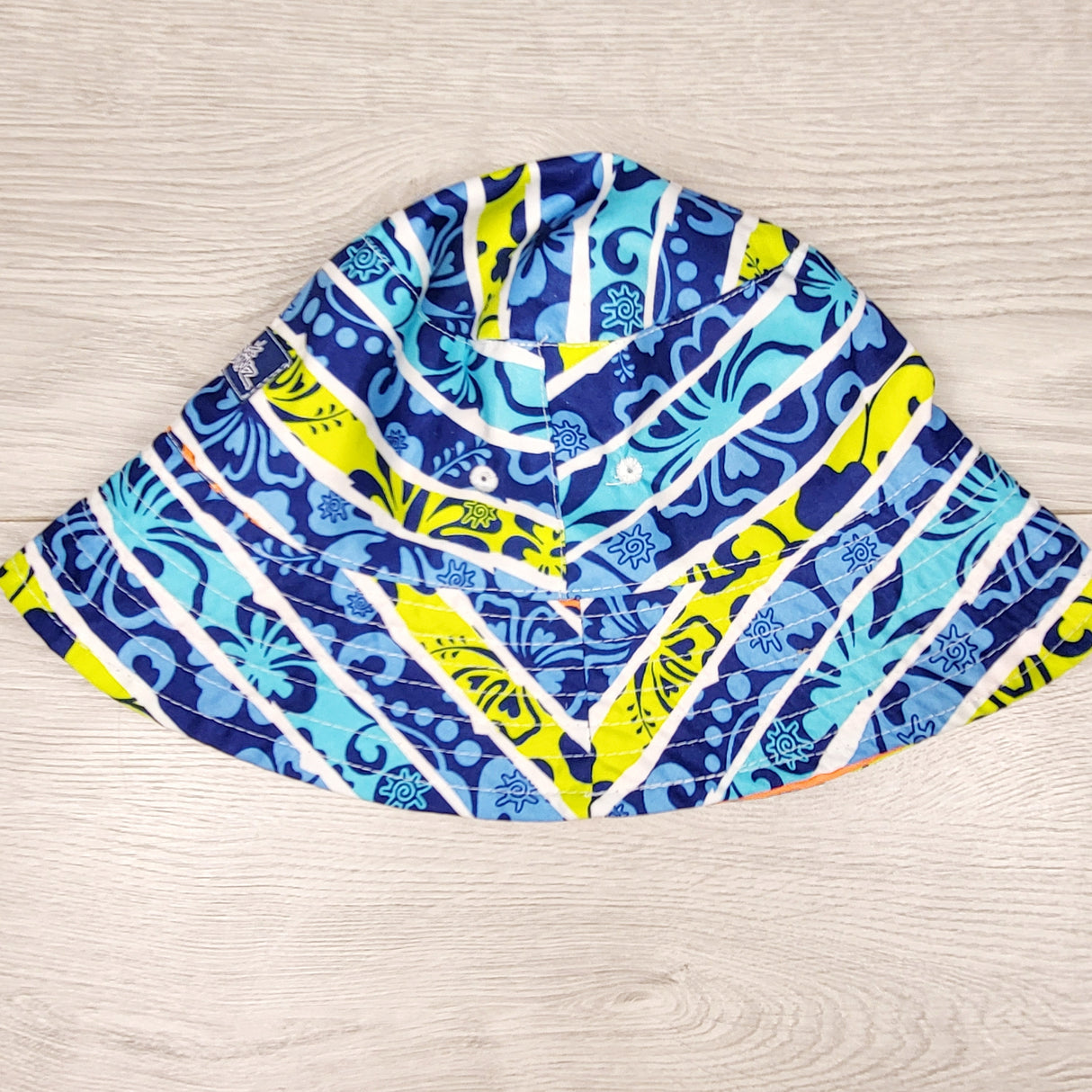 UV Skinz reversible bucket hat. Size 7