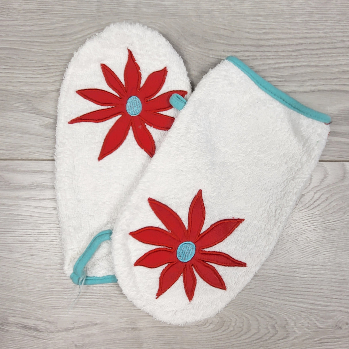 Pair of wash mitts