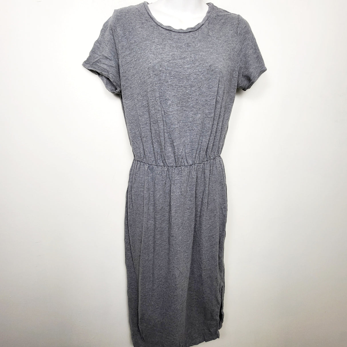 Old Navy grey maternity dress. Size medium