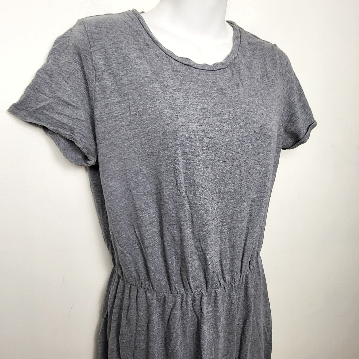 Old Navy grey maternity dress. Size medium