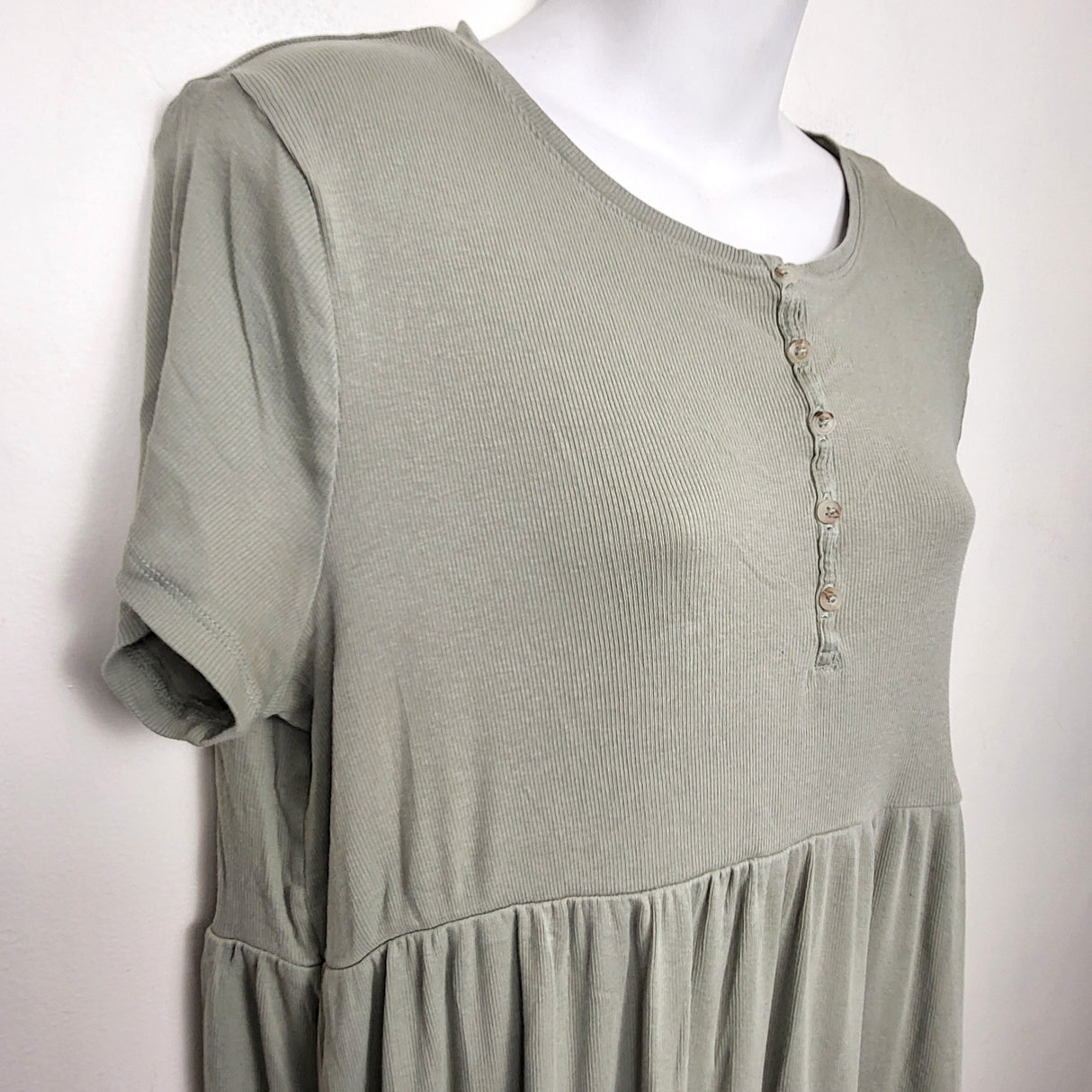 H and M green ribbed pelum maternity top. Size medium