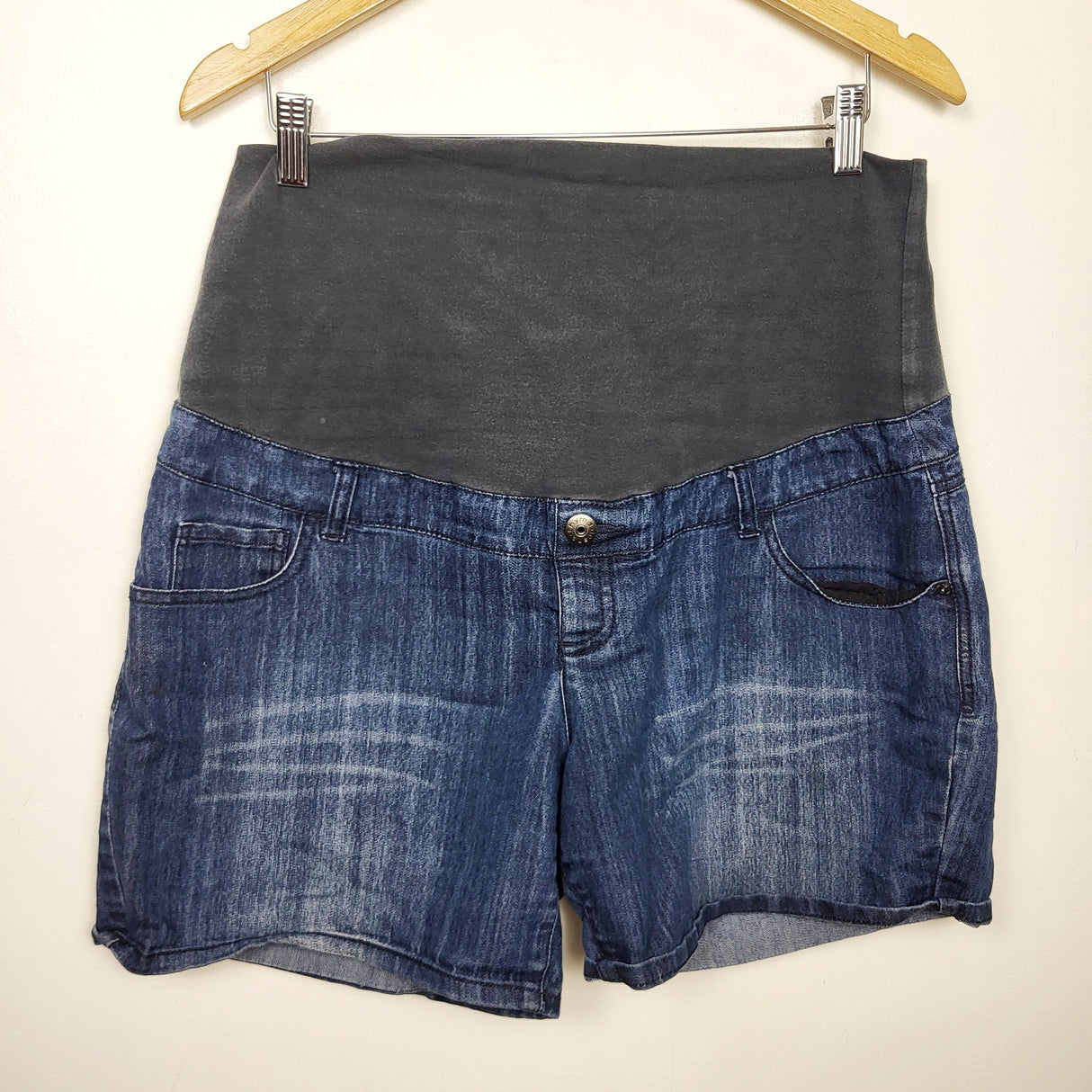 Thyme Maternity denim maternity shorts. Size XL
