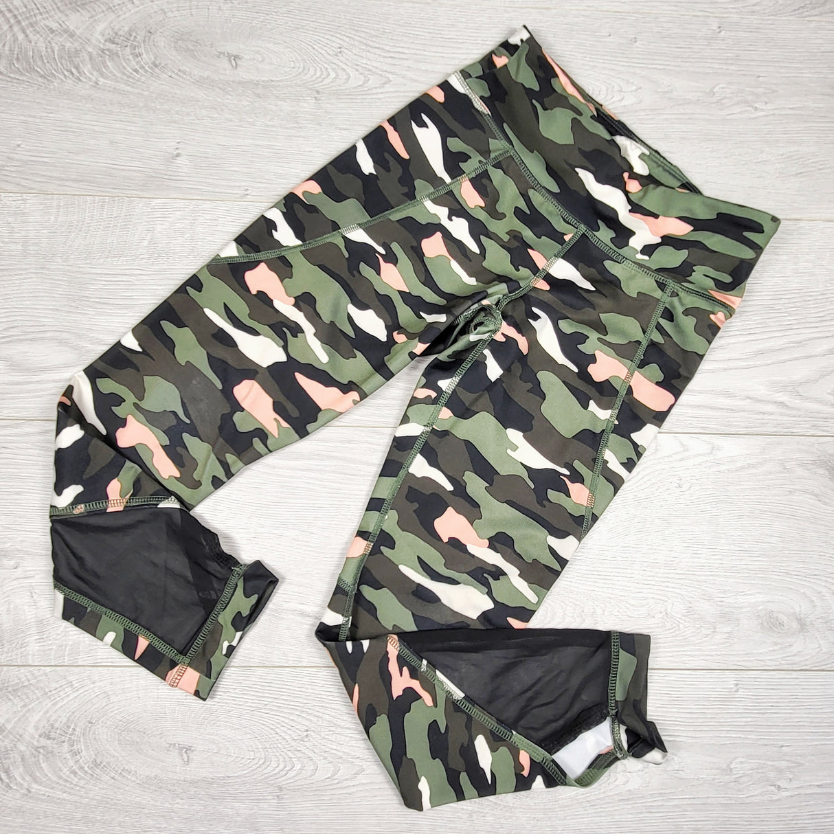 Old Navy camouflage active leggings. Size 10/12