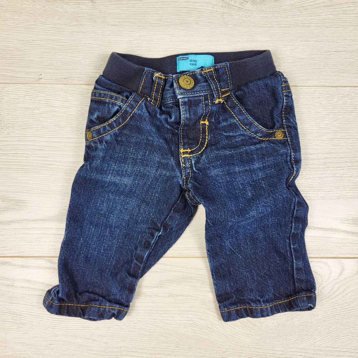 Old Navy pull-on skinny jeans. Size 3-6 months
