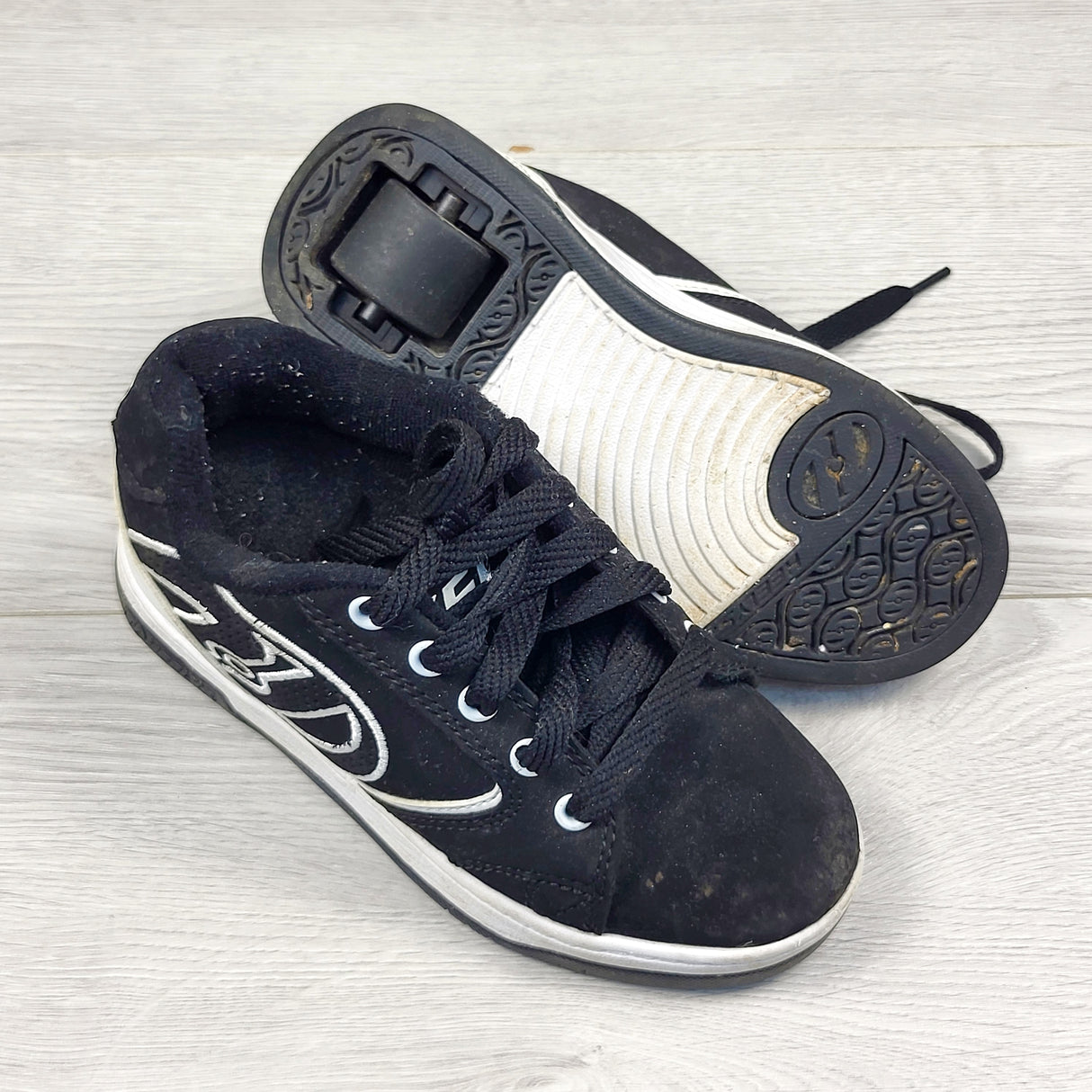 Heelys rollerskate shoes. Youth size 1