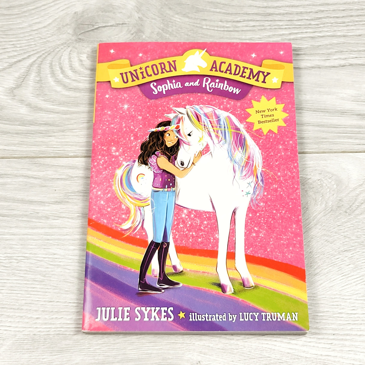 Unicorn Academy: Sophia the Rainbow. Soft cover chapter book