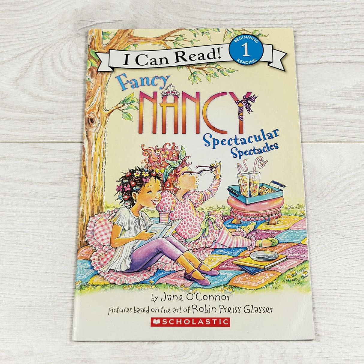 Fancy Nancy Spectacular Spectacles. Soft cover early reader book