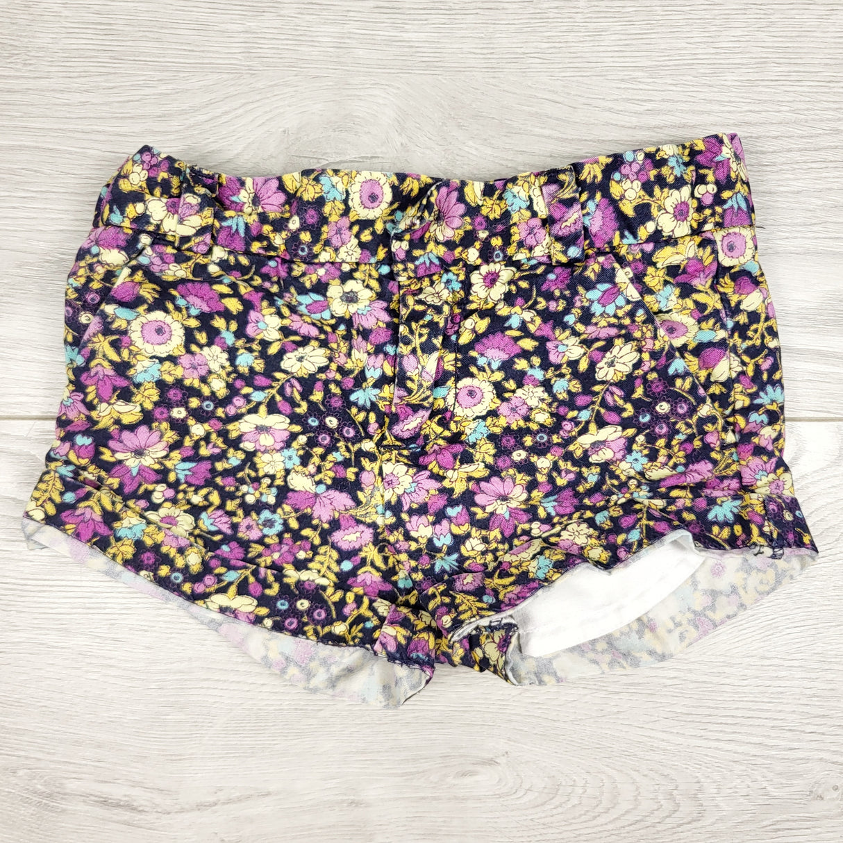 Oshkosh floral print twill shorts. Size 3T