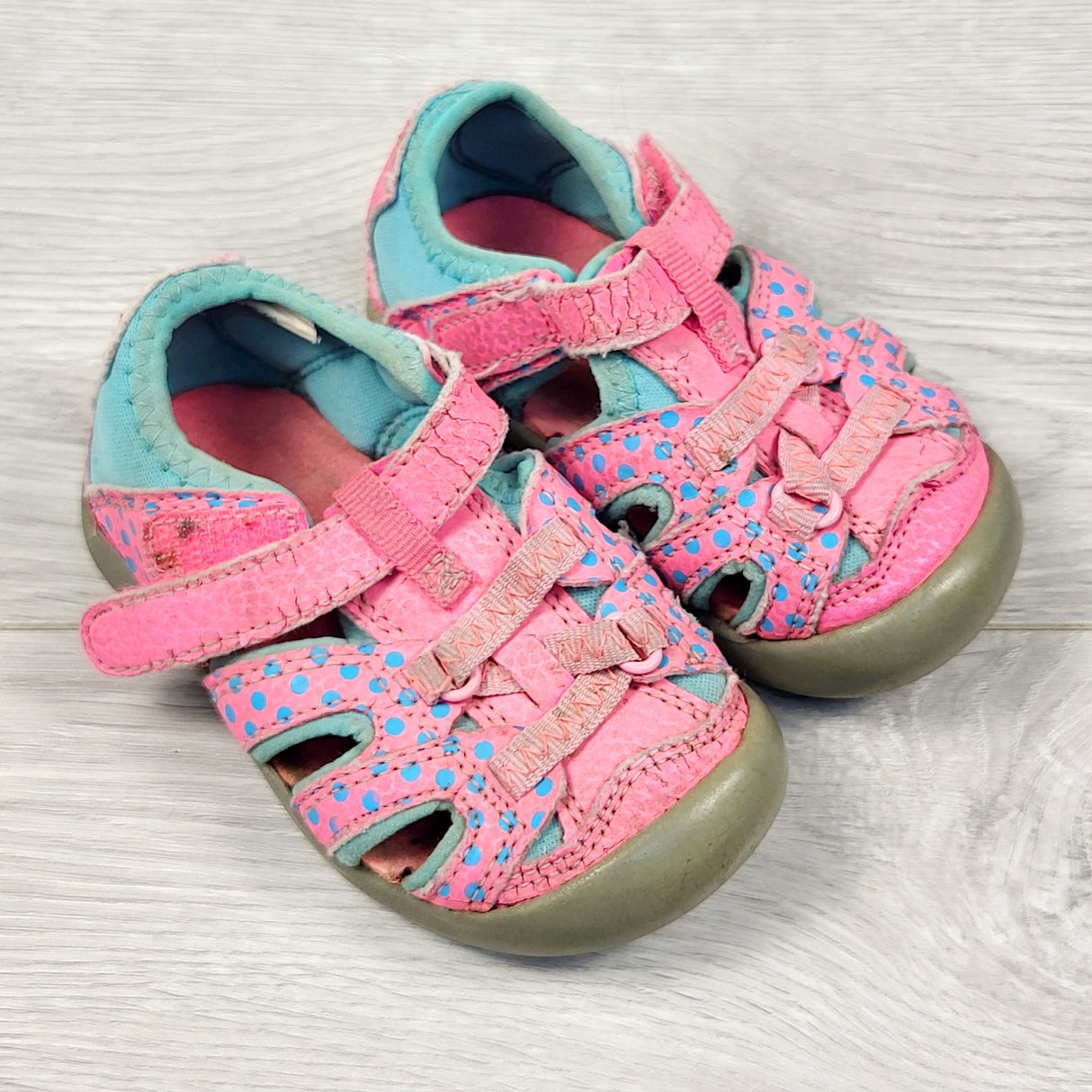 Pink closed toe sport sandals. Size 5